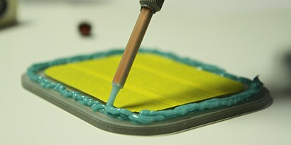 Industrieklebstoff für weiche, ungehärtete Kunststoffe wie Polyethylen

