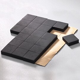 Schwarze Schaumstoffpads mit einseitigem Klebstoff für einfaches Anbringen