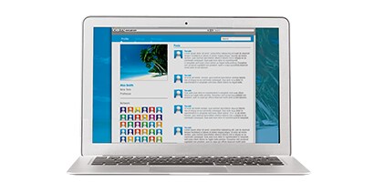 Auf einem Laptop-Bildschirm angebrachter Blickschutzfilter
