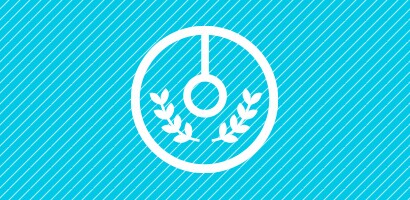 Rundes weißes Symbol eines Pfeils auf einem Computerbildschirm mit einem türkisen Hintergrund. 
