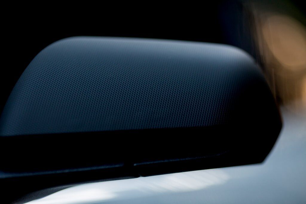 Auto eingewickelt mit Matrix Black Wrap