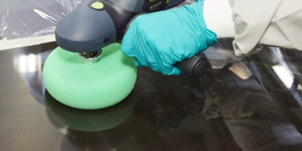 Bis zu 25 % schnellere Kratzerentfernung: Farbkodiertes Polieren