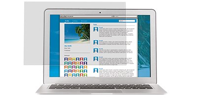 Blickschutzfilter, der auf einem Laptop-Bildschirm angebracht wird
