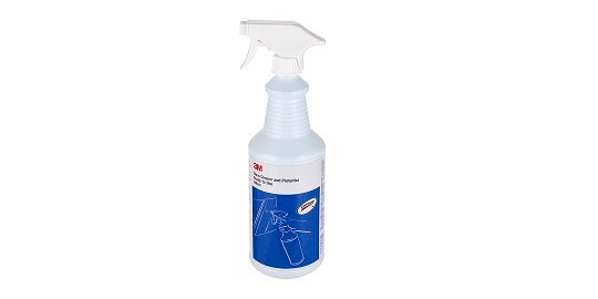 3M™ Glass Cleaner and Protector reduziert das Wiederverschmutzen von Glas und Spiegel mithilfe  einer unsichtbare Schicht Scotchgard™ Protector.
